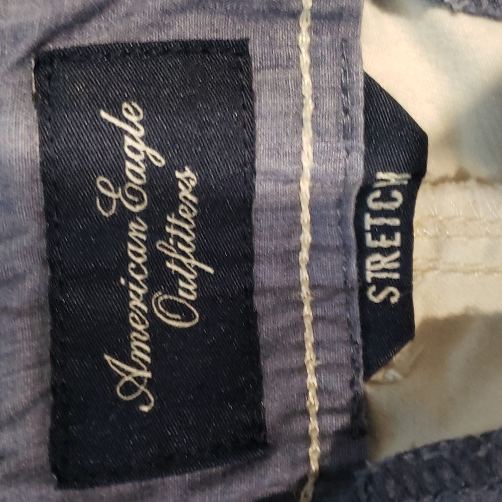 American Eagle Khaki Shorts - Picture 4 of 9